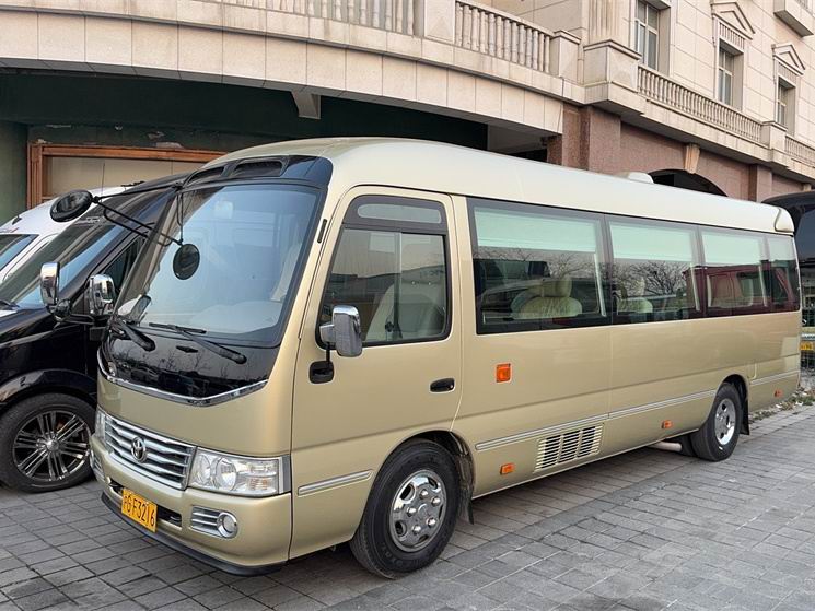 13到20座豪华考斯特