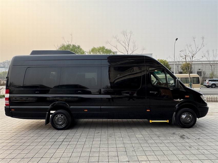 13到16座奔驰凌特