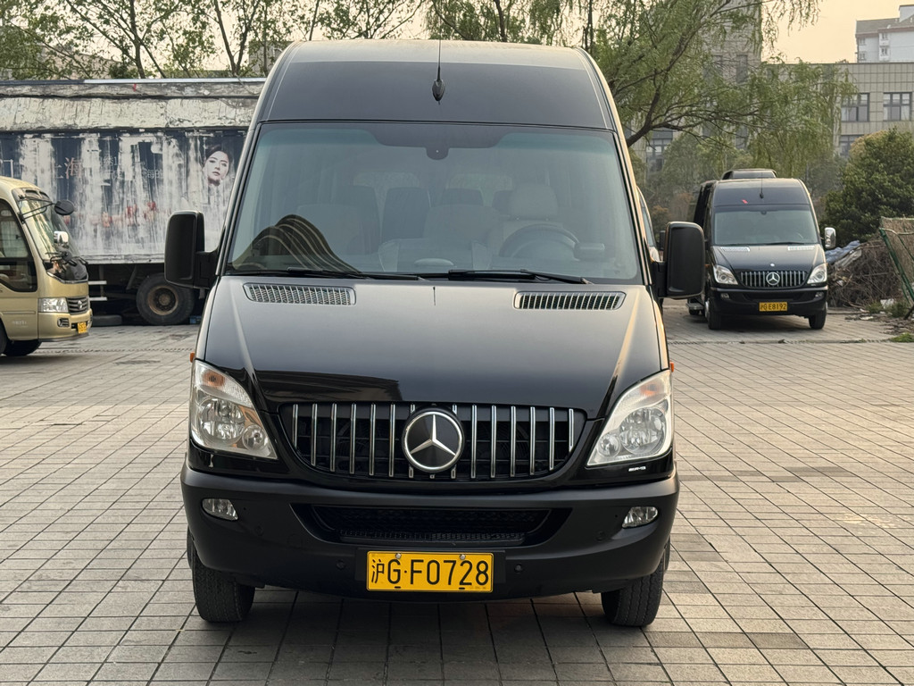 13到16座奔驰凌特