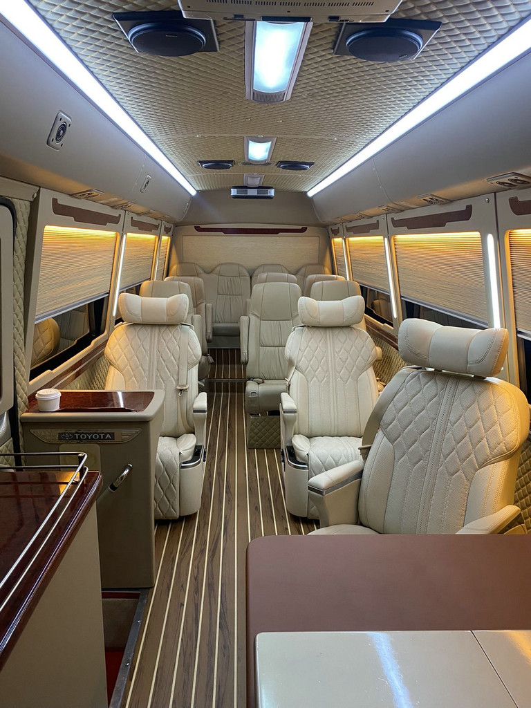 13到16座奔驰凌特