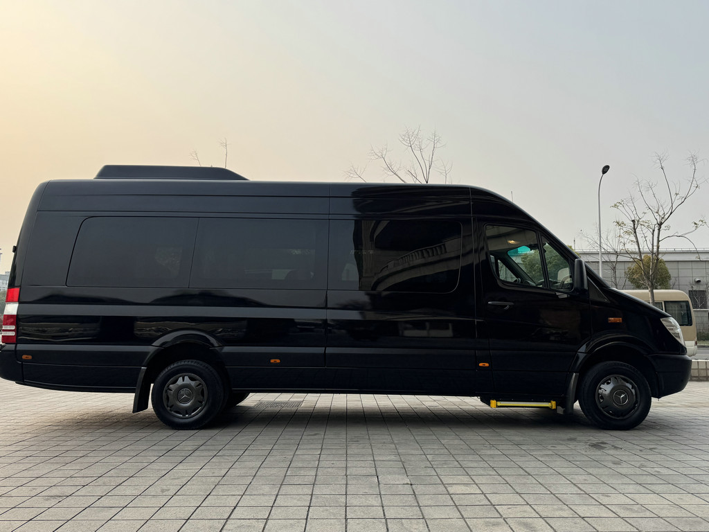 13到16座奔驰凌特