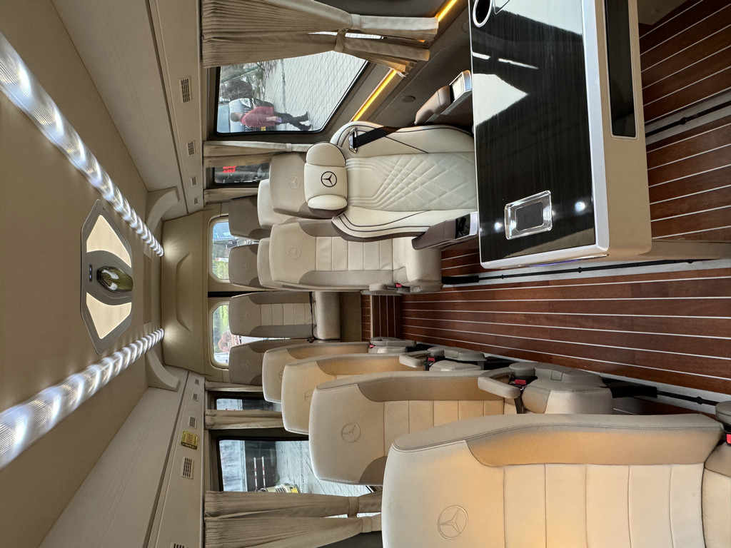 13到16座奔驰凌特