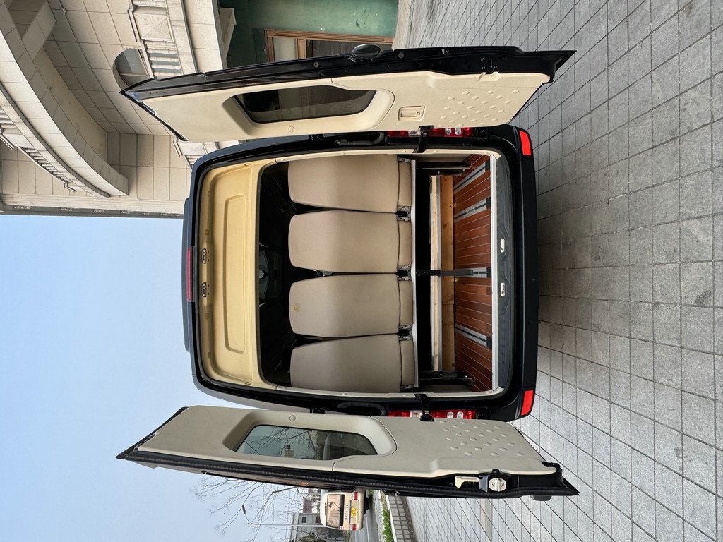 13到16座奔驰凌特