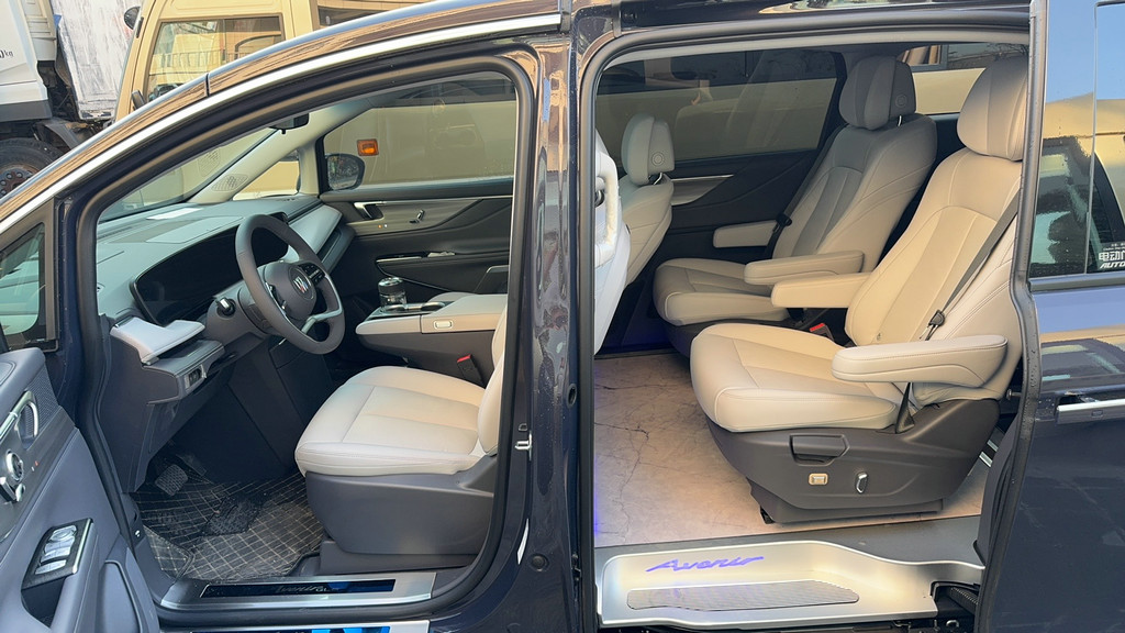 13到20座丰田豪华考斯特