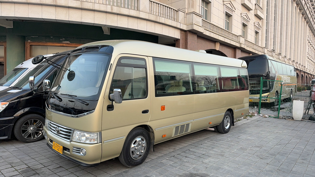 13到20座丰田豪华考斯特