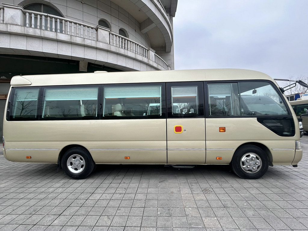 13到20座丰田豪华考斯特