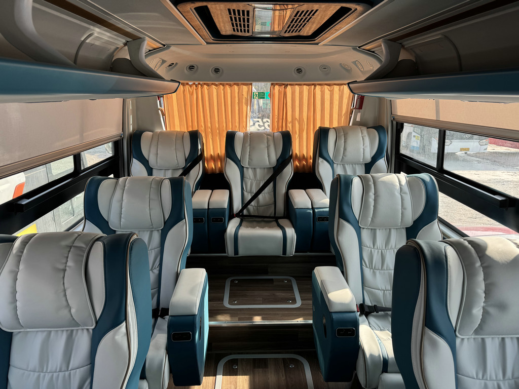 七座商务车